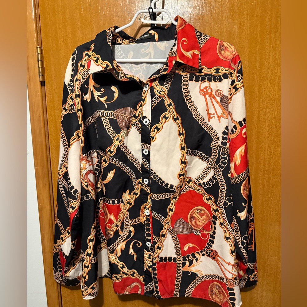 Chic Chain and Key Print Shirt in Black and Cream